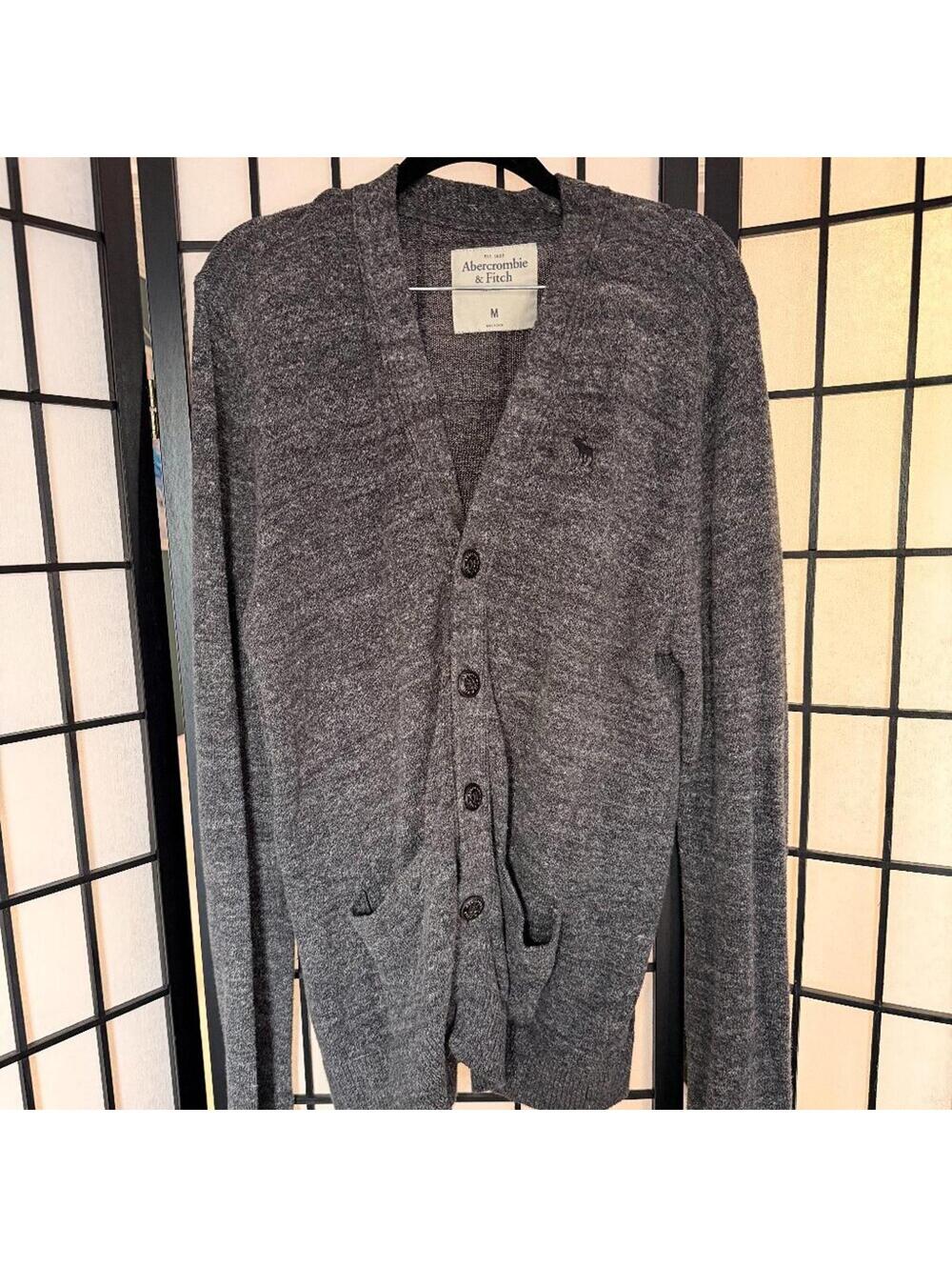 Abercrombie & Fitch Gray V-Neck Knit Cardigan Size M